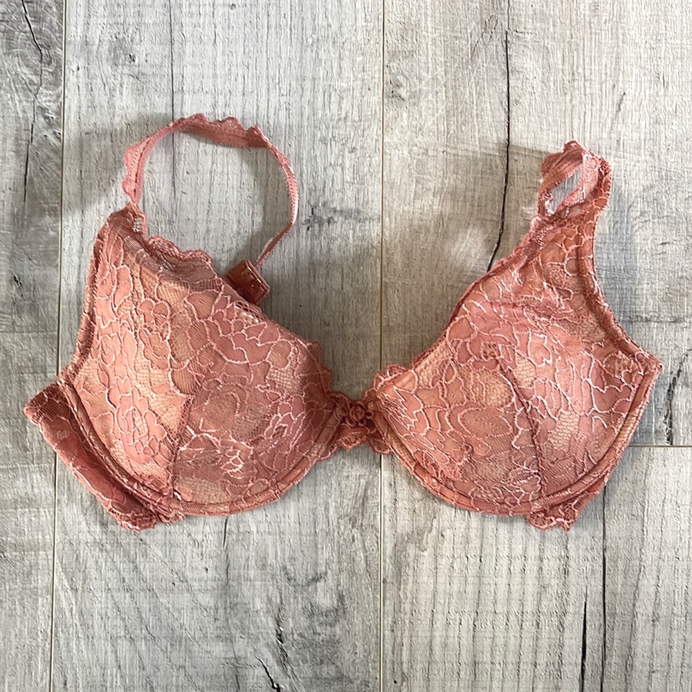 Victoria’s Secret plunge bra